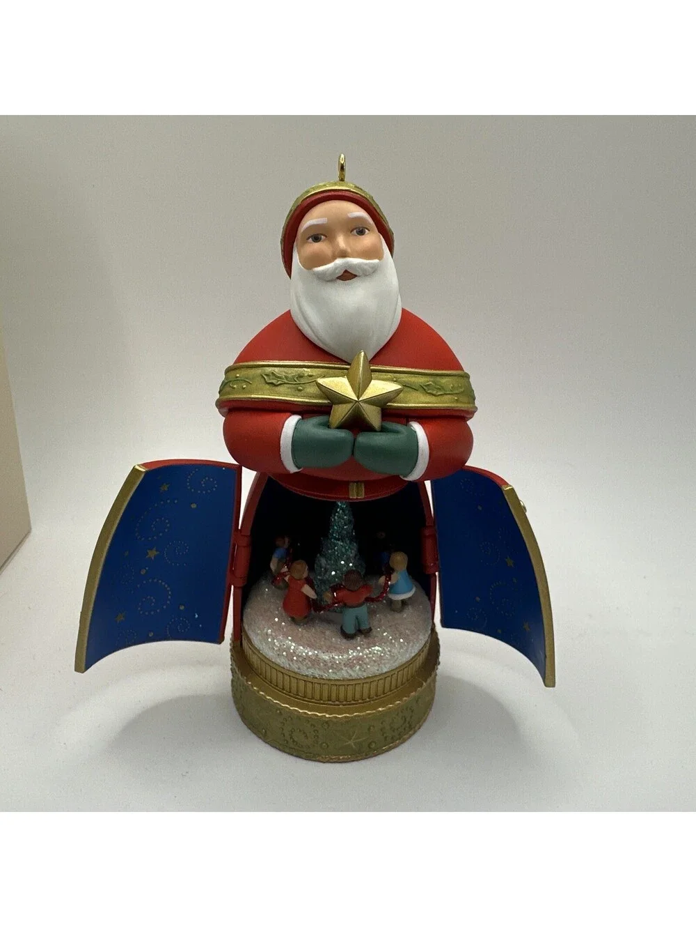 2007 Hallmark Keepsake Magic Ornament Santa Music Box Excellent condition